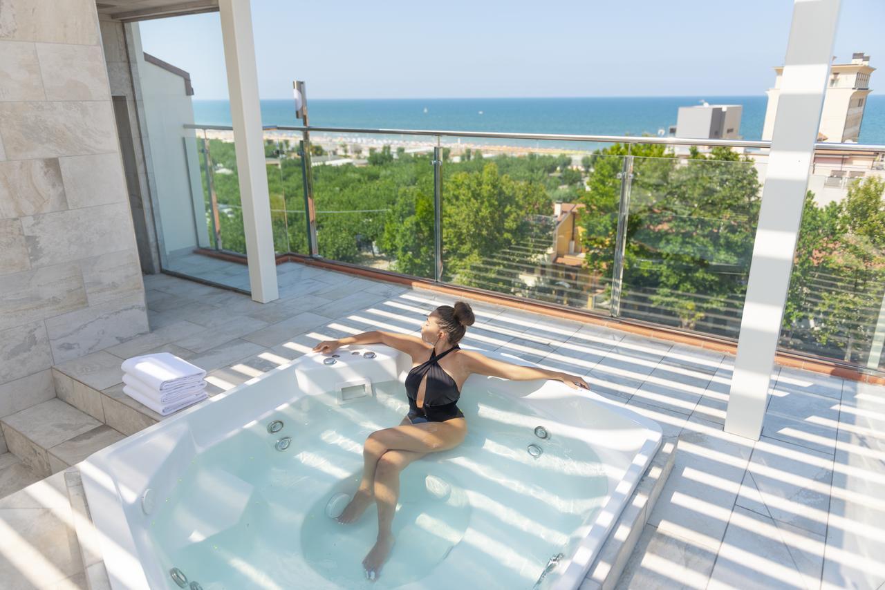 Hotel Atlantic Riviera Misano Adriatico Esterno foto
