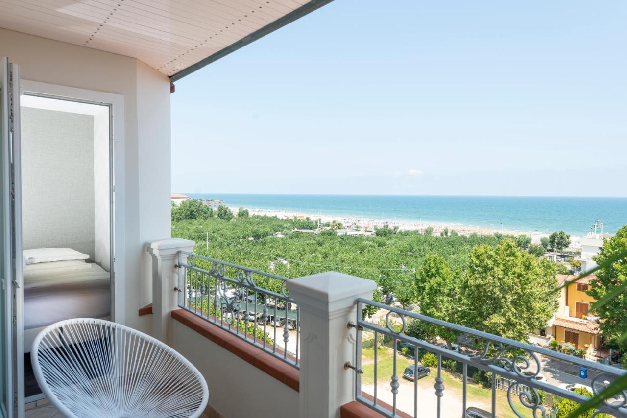 Hotel Atlantic Riviera Misano Adriatico Esterno foto