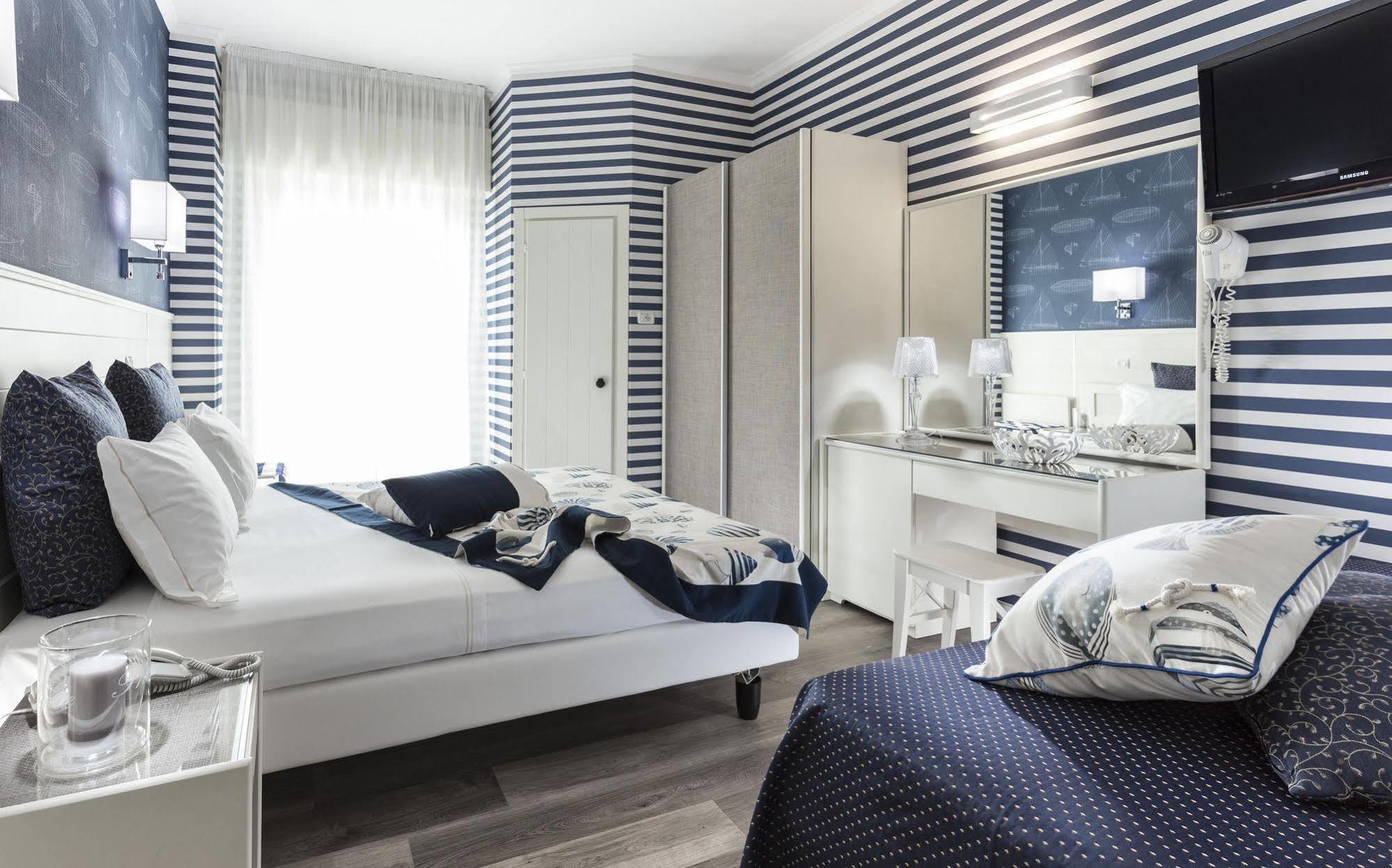 Hotel Atlantic Riviera Misano Adriatico Esterno foto